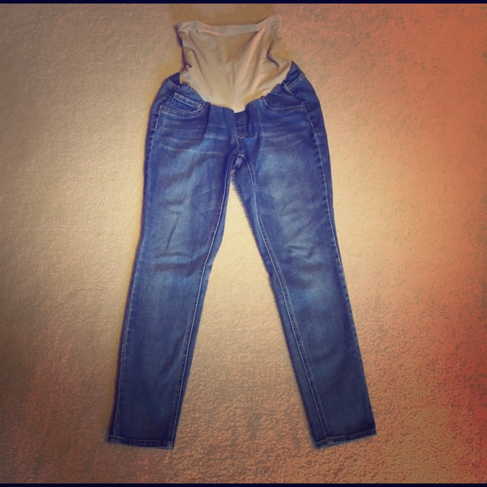 Jessica Simpson maternity jeans